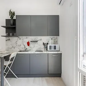 Bright Apt 600mt From Viale Zara! Appartamento Milano